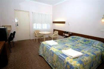 Motor Motel 3*